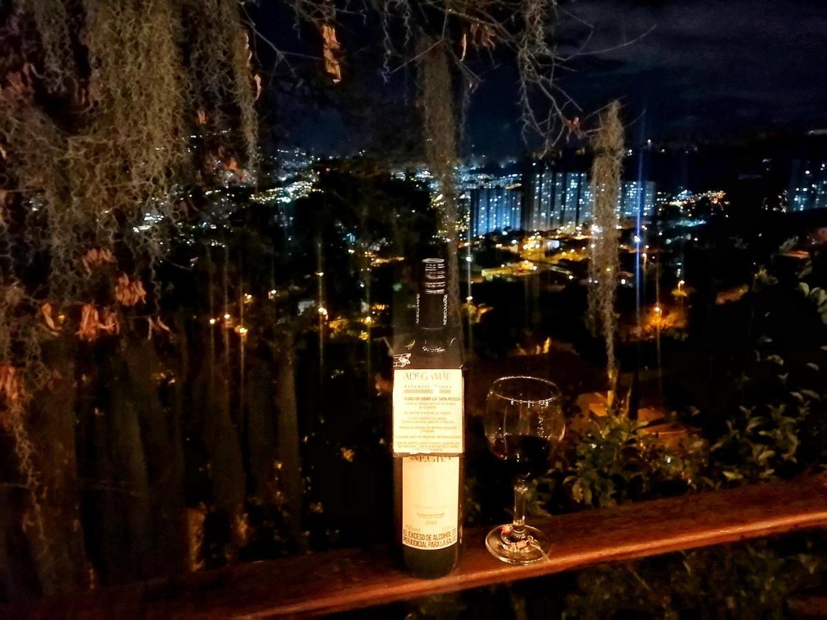 Eco Hostal Casa La Juana Bed & Breakfast Medellin Ngoại thất bức ảnh