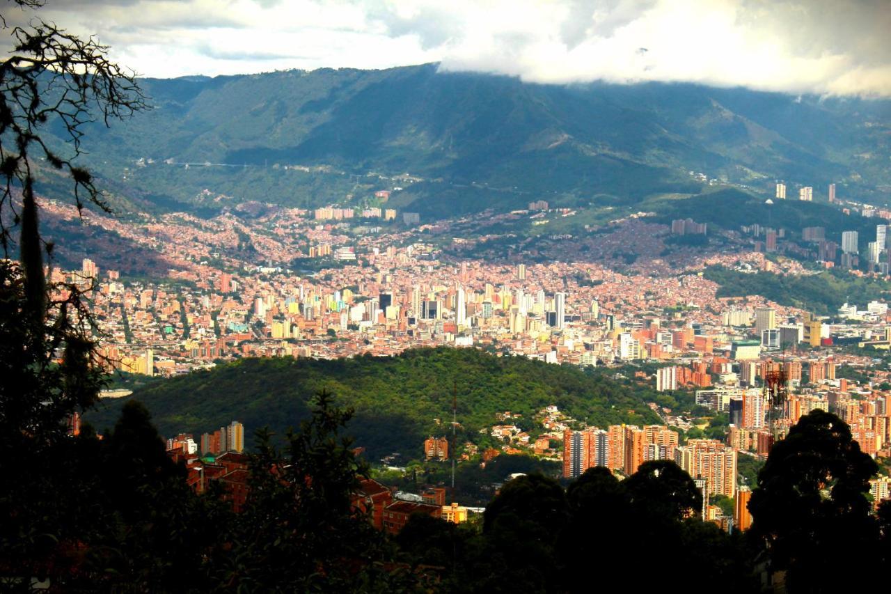 Eco Hostal Casa La Juana Bed & Breakfast Medellin Ngoại thất bức ảnh