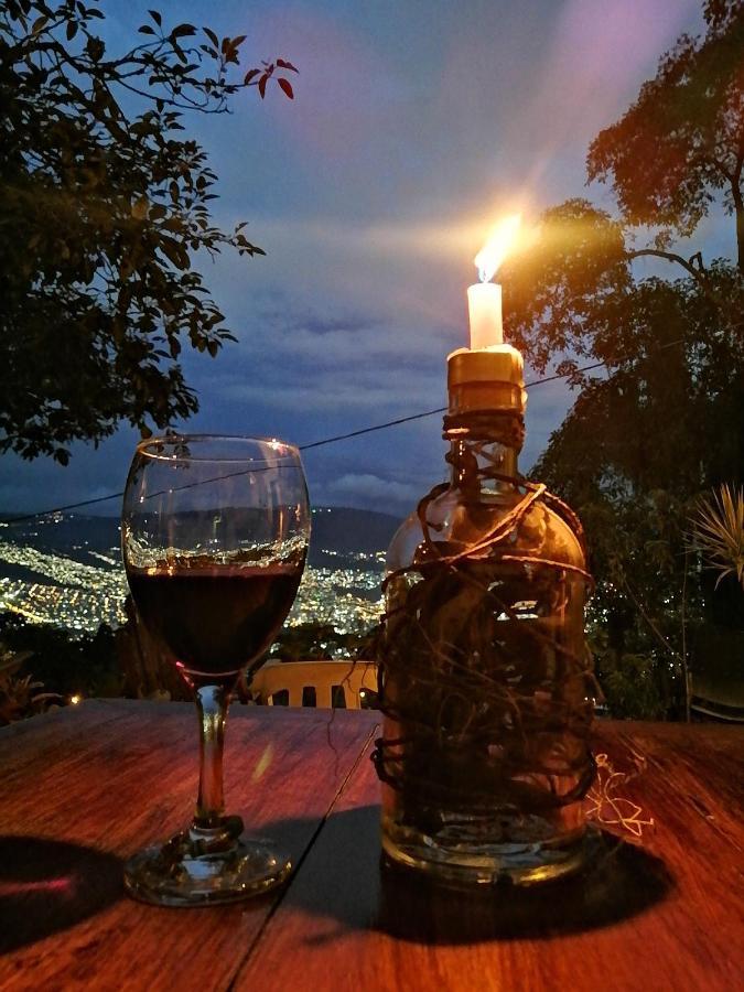 Eco Hostal Casa La Juana Bed & Breakfast Medellin Ngoại thất bức ảnh